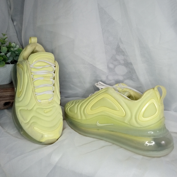 Nike Shoes - Nike air max 720 women's size 6.5
